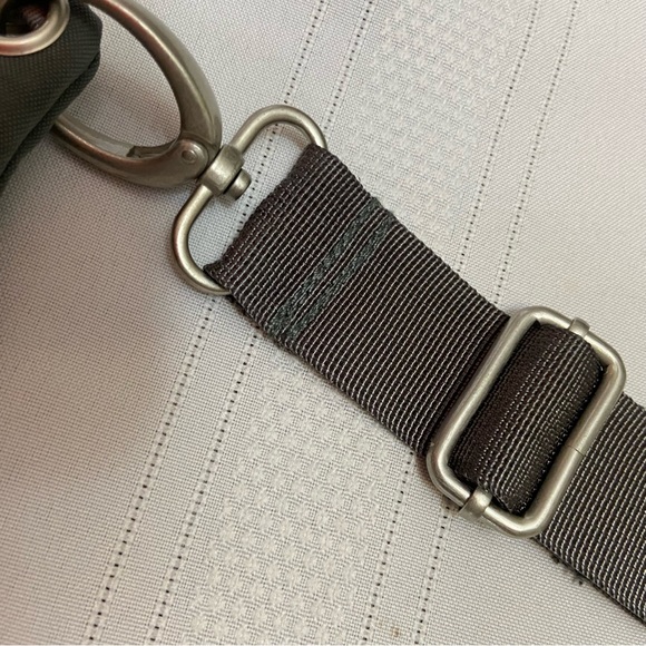 Travelon Grey Water Resistant Womens Crossbody Bag with Adjustable Strap EUC - Picture 7 of 13